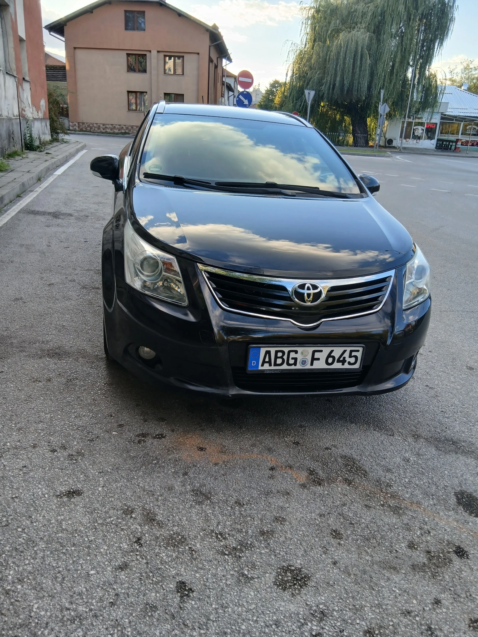 Toyota Avensis 2.2 D4D, снимка 2 - Автомобили и джипове - 56200881
