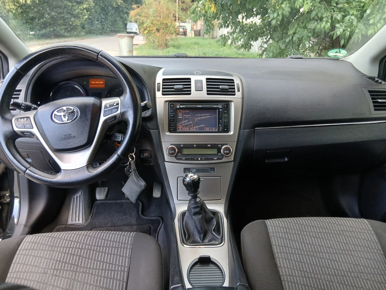 Toyota Avensis 2.2 D4D, снимка 9 - Автомобили и джипове - 56200881