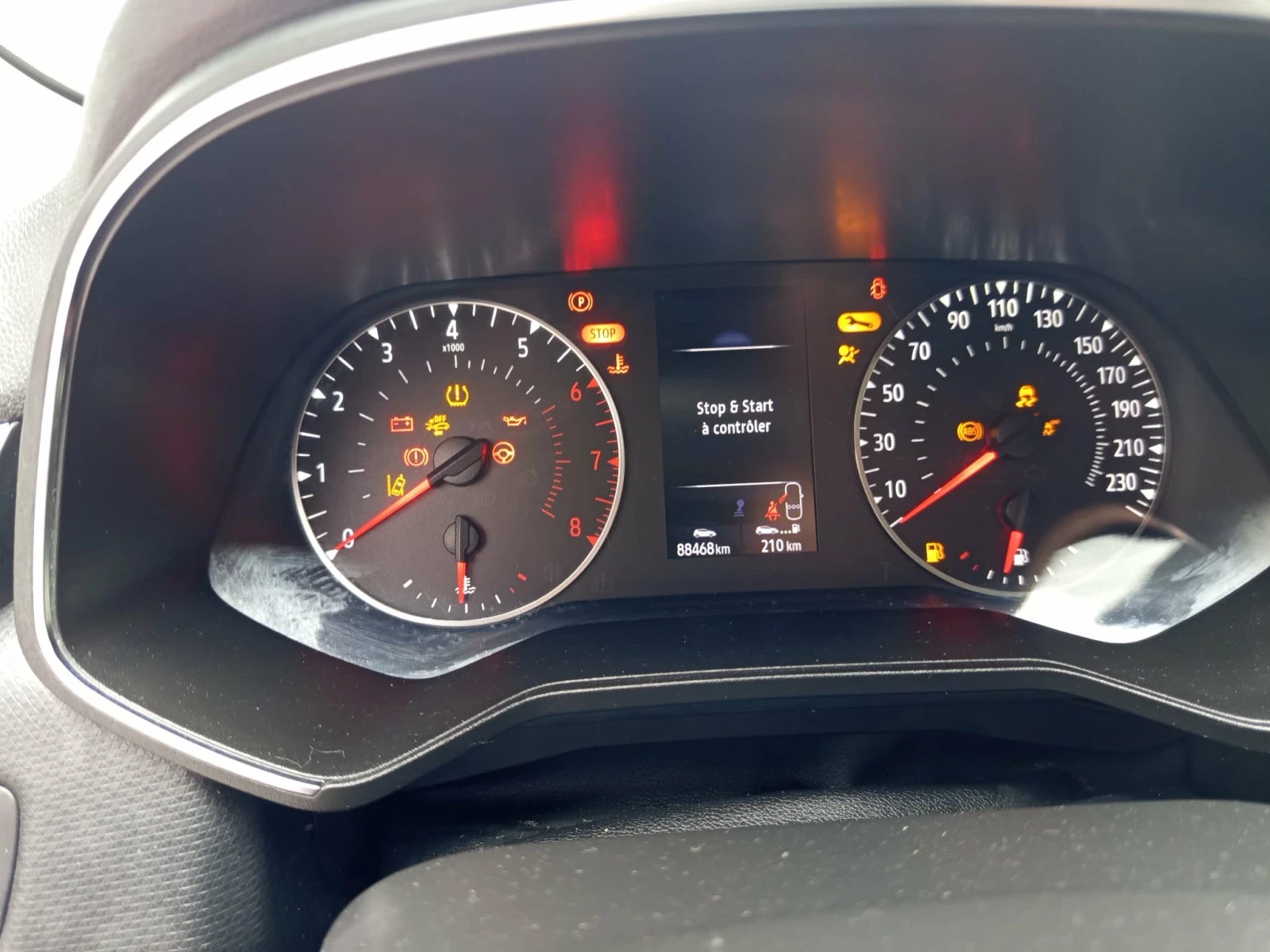 Renault Clio 1.0 бенз., снимка 12 - Автомобили и джипове - 56241361