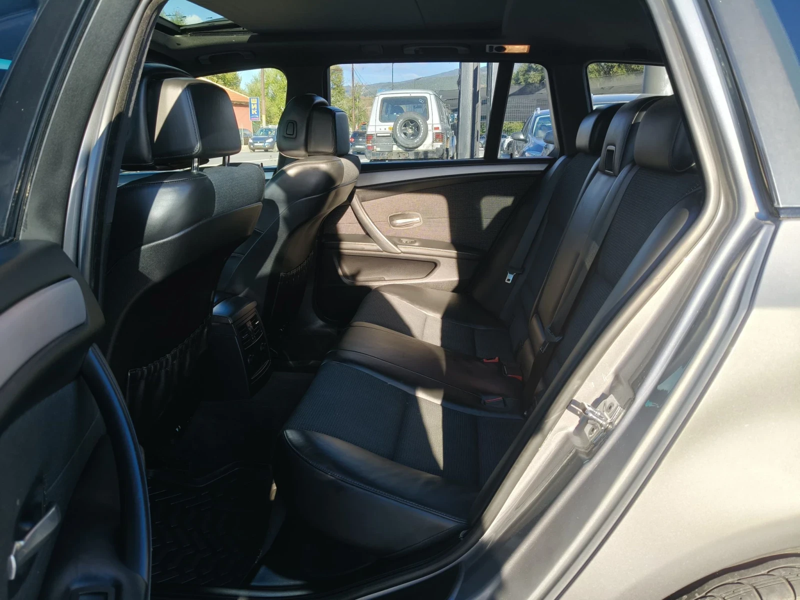 BMW 525 3.0Xi M-paket, снимка 11 - Автомобили и джипове - 56331676