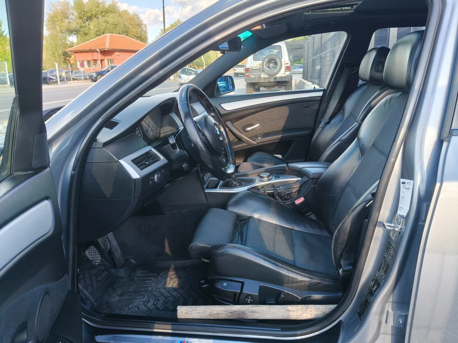 BMW 525 3.0Xi M-paket, снимка 9 - Автомобили и джипове - 56331676