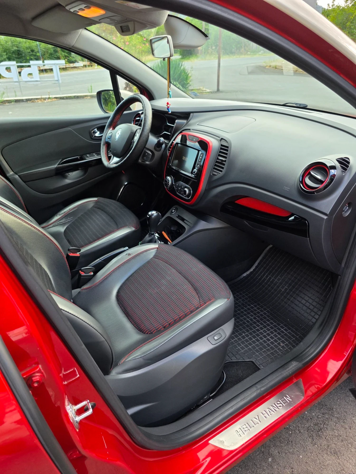 Renault Captur, снимка 8 - Автомобили и джипове - 56488698