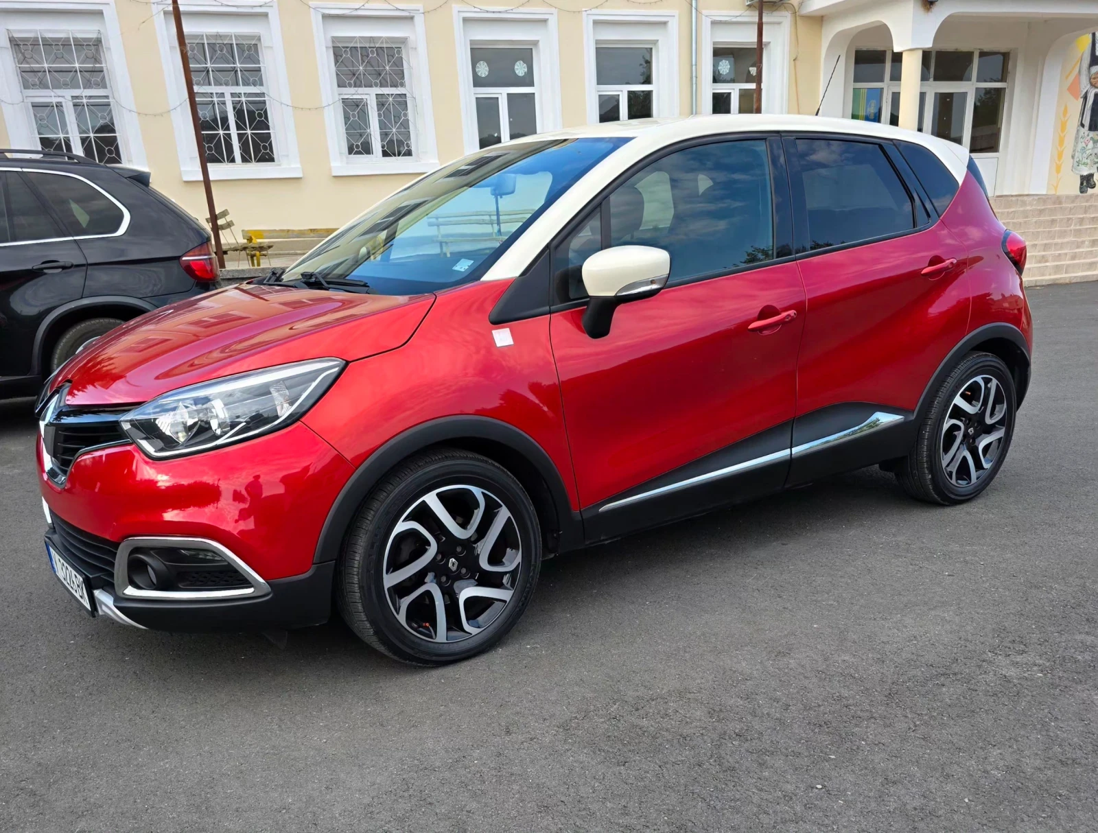 Renault Captur, снимка 2 - Автомобили и джипове - 56488698