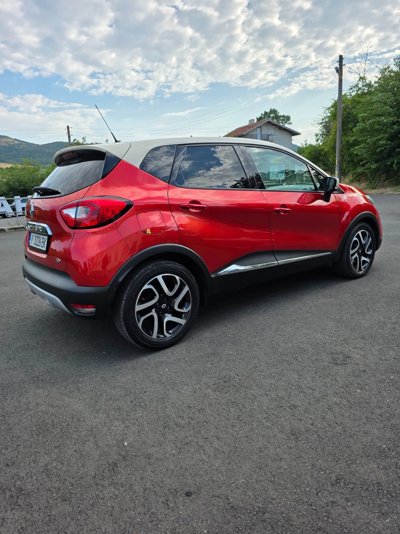 Renault Captur, снимка 4 - Автомобили и джипове - 56488698