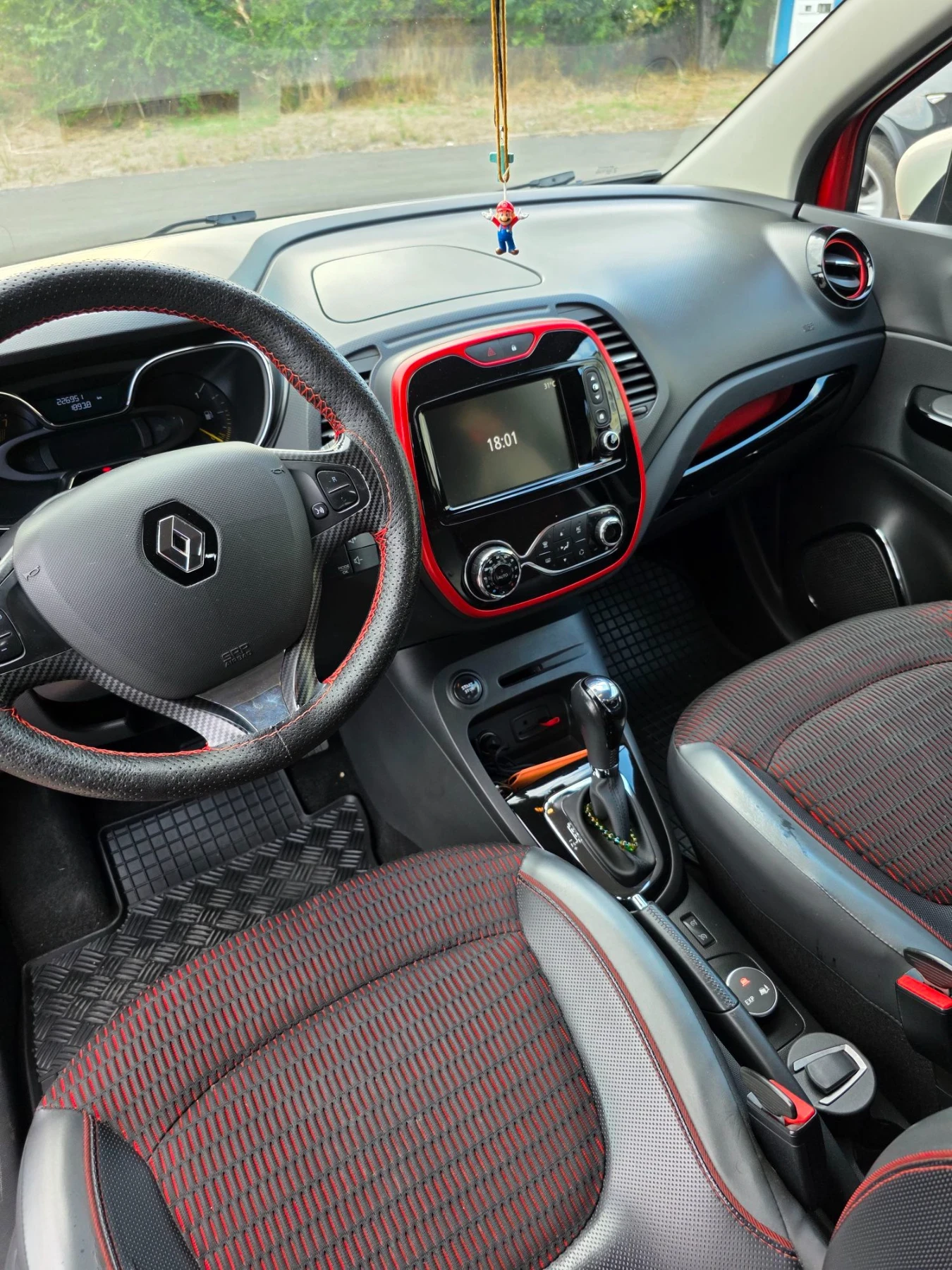 Renault Captur, снимка 6 - Автомобили и джипове - 56488698