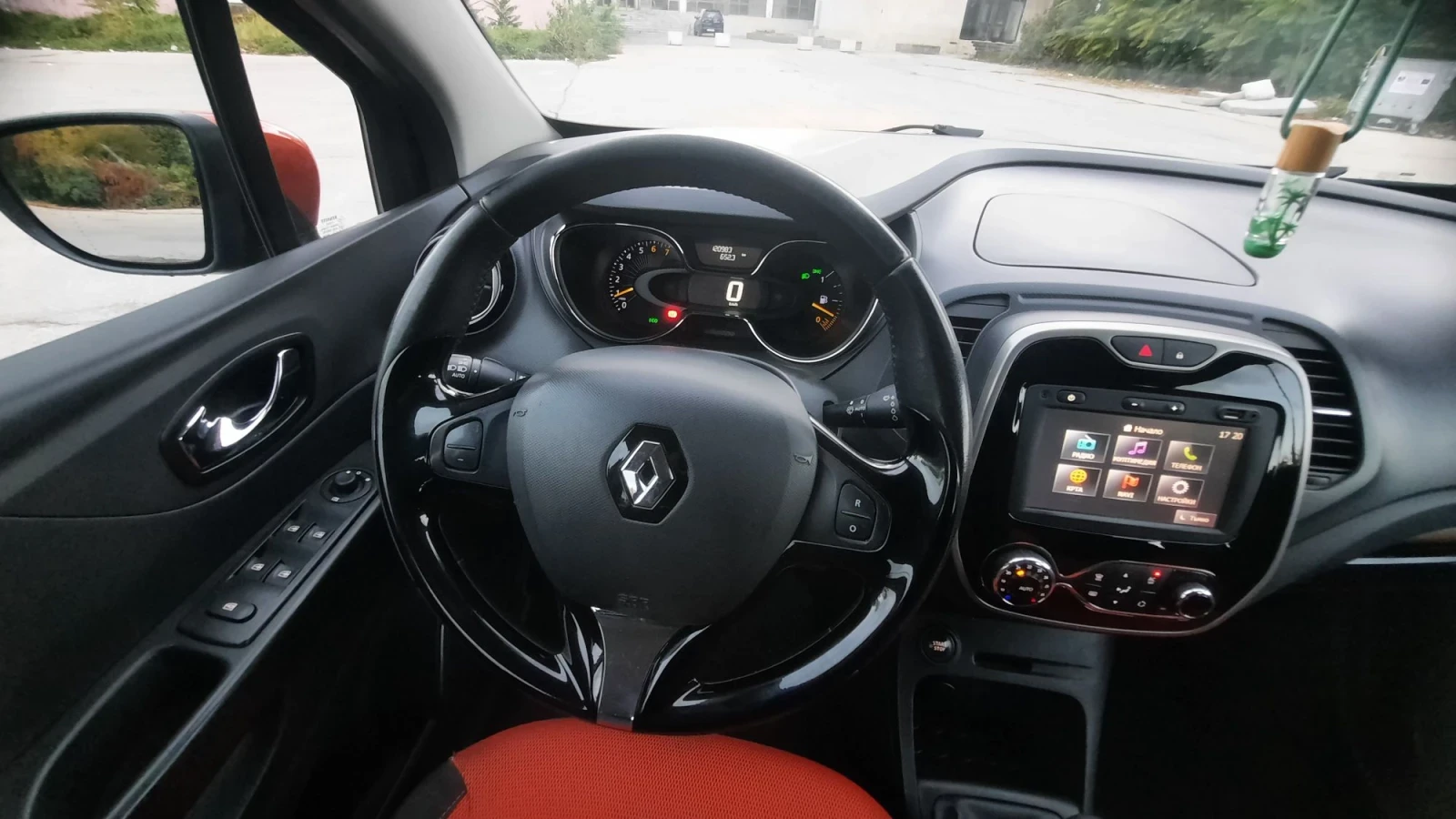 Renault Captur Navi Keyless, снимка 13 - Автомобили и джипове - 56535871