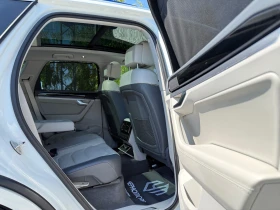 VW Touareg 3.0TDI V6 R-Line 4Motion Full Optional Black&Withe, снимка 11