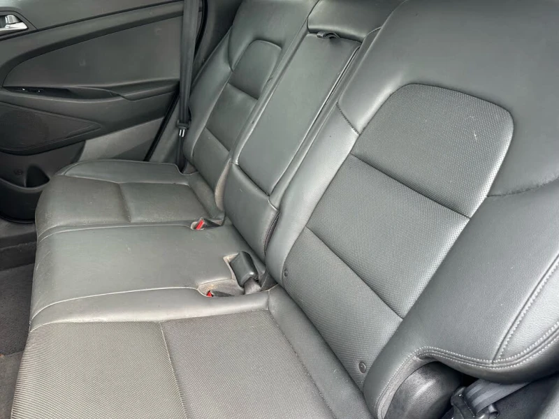 Hyundai Tucson LUXURY* МЪРТВАТОЧКА* ПАНОРАМА* ПОДГРЕВ* КАМЕРА* КО, снимка 9 - Автомобили и джипове - 52883193