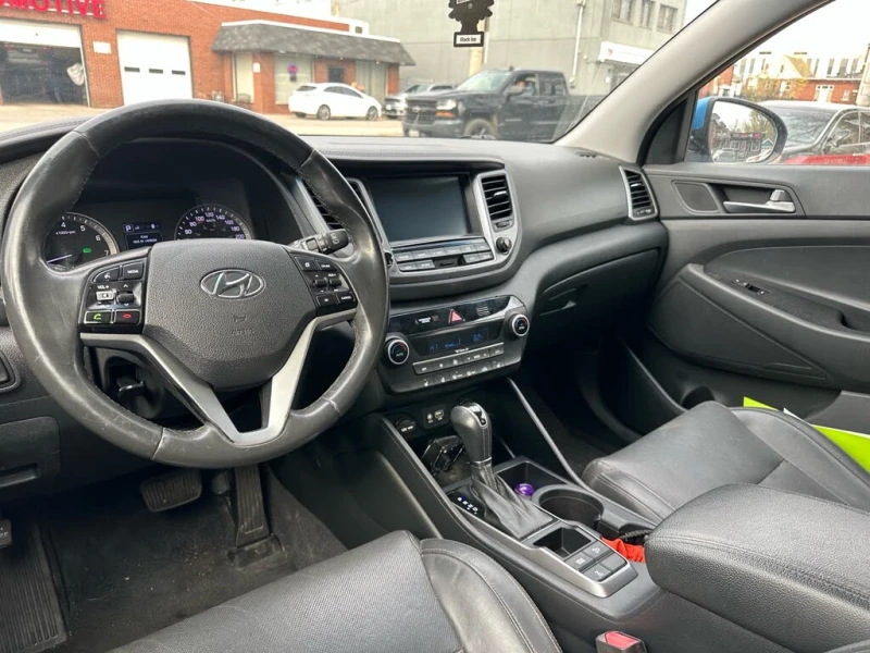 Hyundai Tucson LUXURY* МЪРТВАТОЧКА* ПАНОРАМА* ПОДГРЕВ* КАМЕРА* КО, снимка 8 - Автомобили и джипове - 52883193