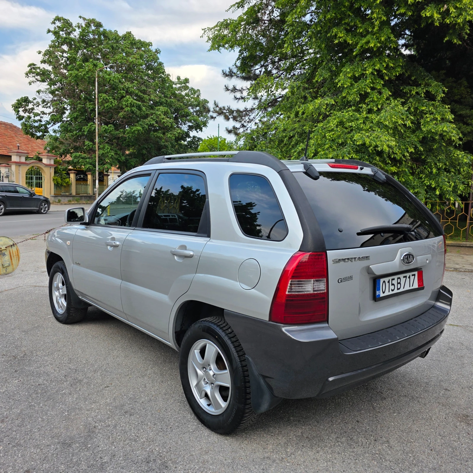 Kia Sportage 2.0i GAZ 4X4 KOJA - изображение 4