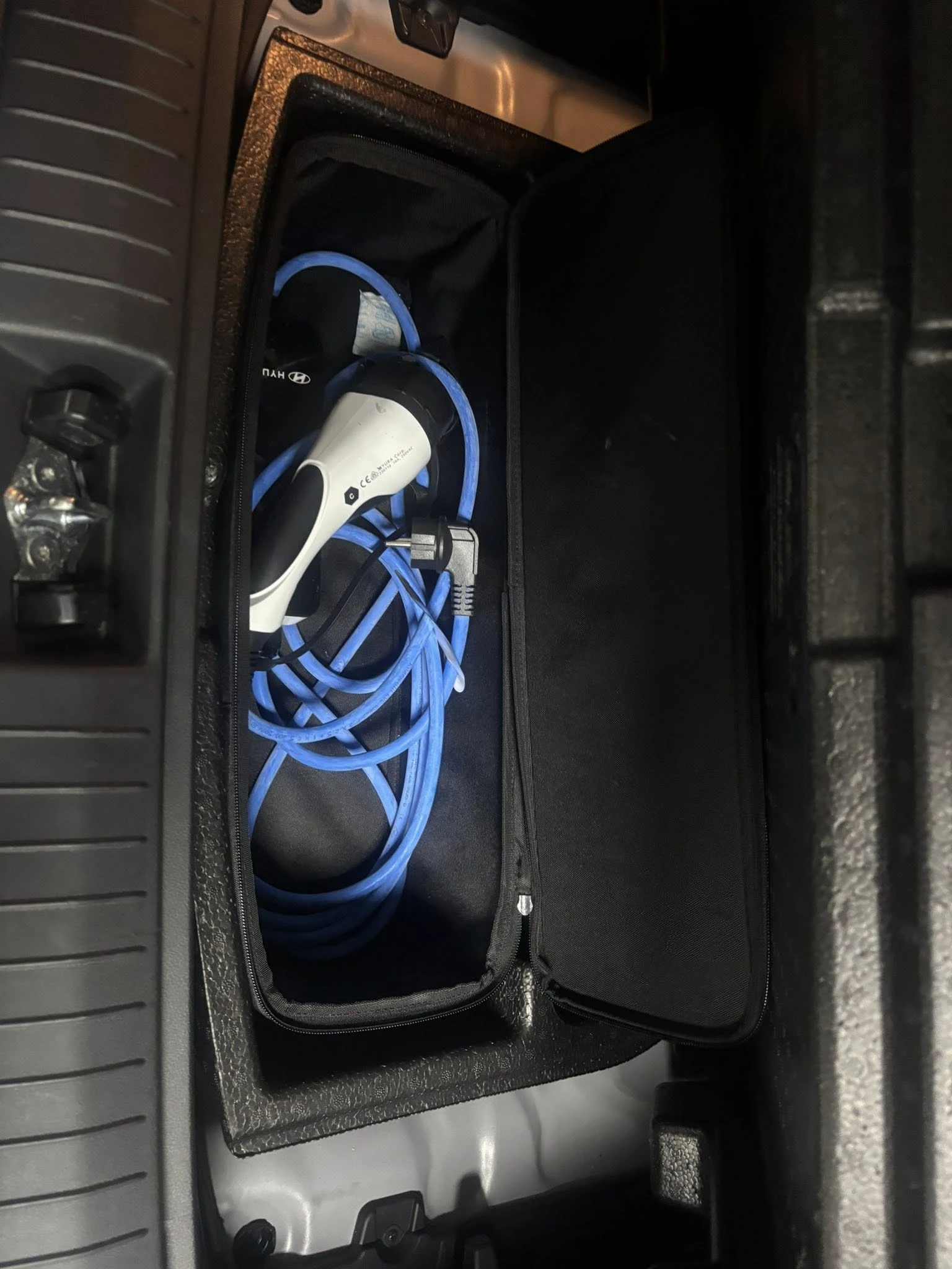 Hyundai Kona 64Kw/22г./Hyundai сертификат SOH-100%, снимка 13 - Автомобили и джипове - 54055695