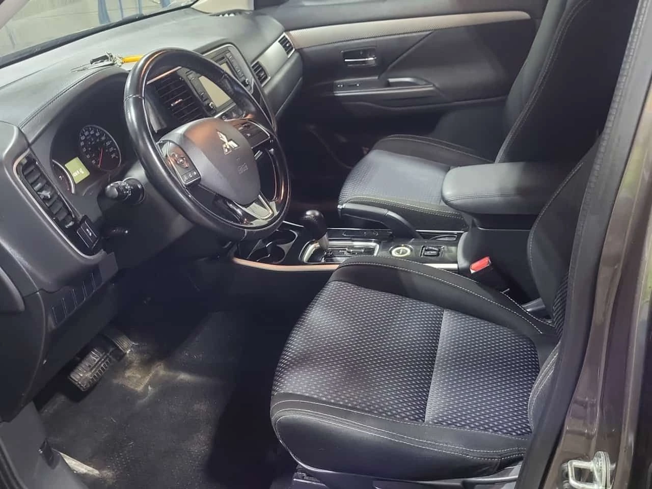 Mitsubishi Outlander  ES| ПОДГРЕВИ| ПАНОРАМА| 7 МЕСТЕН| , снимка 10 - Автомобили и джипове - 54627270