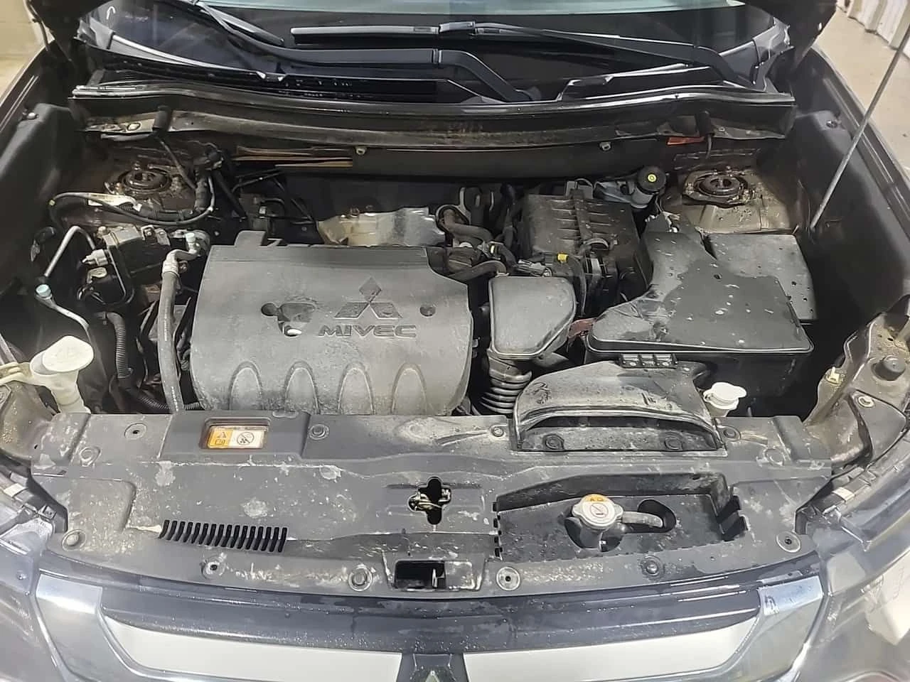 Mitsubishi Outlander  ES| ПОДГРЕВИ| ПАНОРАМА| 7 МЕСТЕН| , снимка 16 - Автомобили и джипове - 54627270