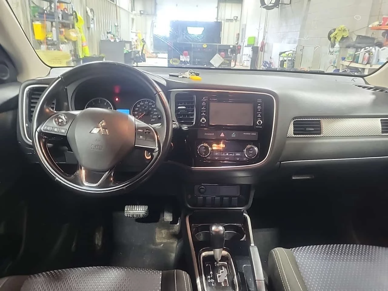 Mitsubishi Outlander  ES| ПОДГРЕВИ| ПАНОРАМА| 7 МЕСТЕН| , снимка 9 - Автомобили и джипове - 54627270