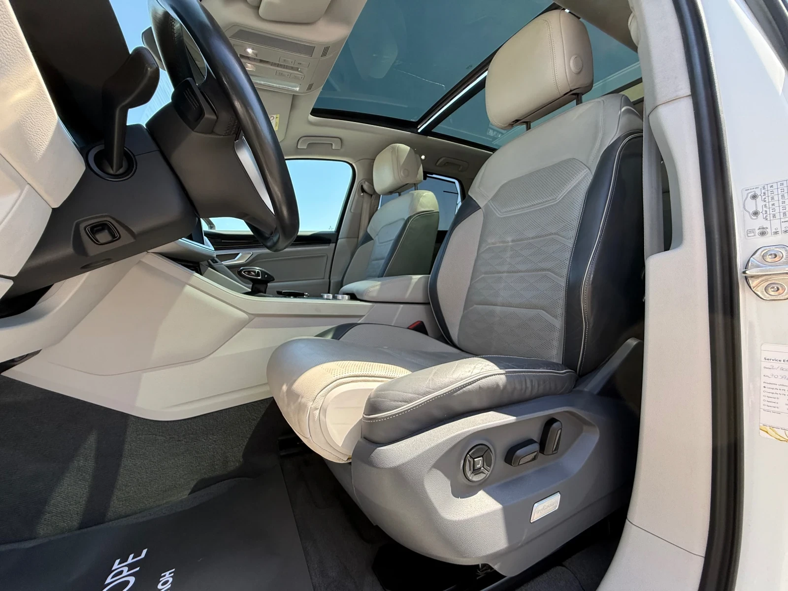 VW Touareg 3.0TDI V6 R-Line 4Motion Full Optional Black&Withe, снимка 8 - Автомобили и джипове - 54681641