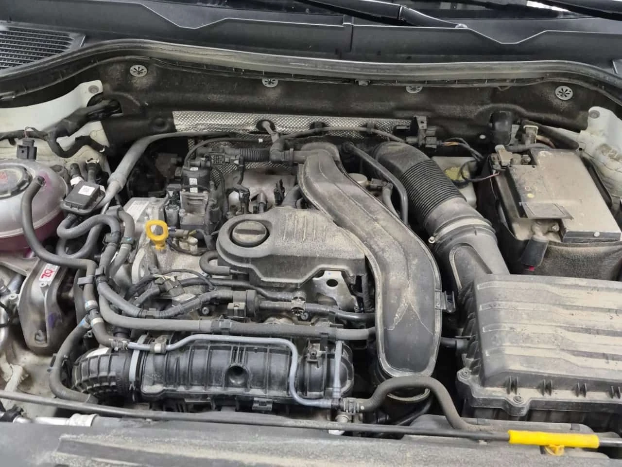 VW Taos HIGHLINE| LANE ASSIST| ПОДГРЕВИ| ПАНО| 2 КЛЮЧА| , снимка 16 - Автомобили и джипове - 55009491