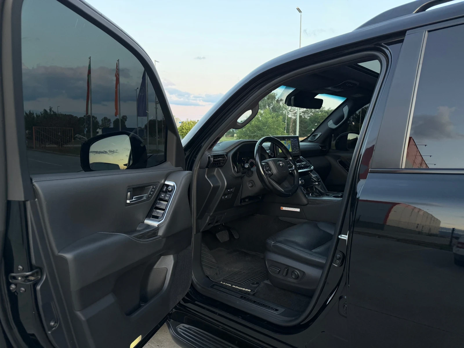 Toyota Land cruiser 300 V6 FULL 70 ANNIVERSARY, снимка 9 - Автомобили и джипове - 55225837