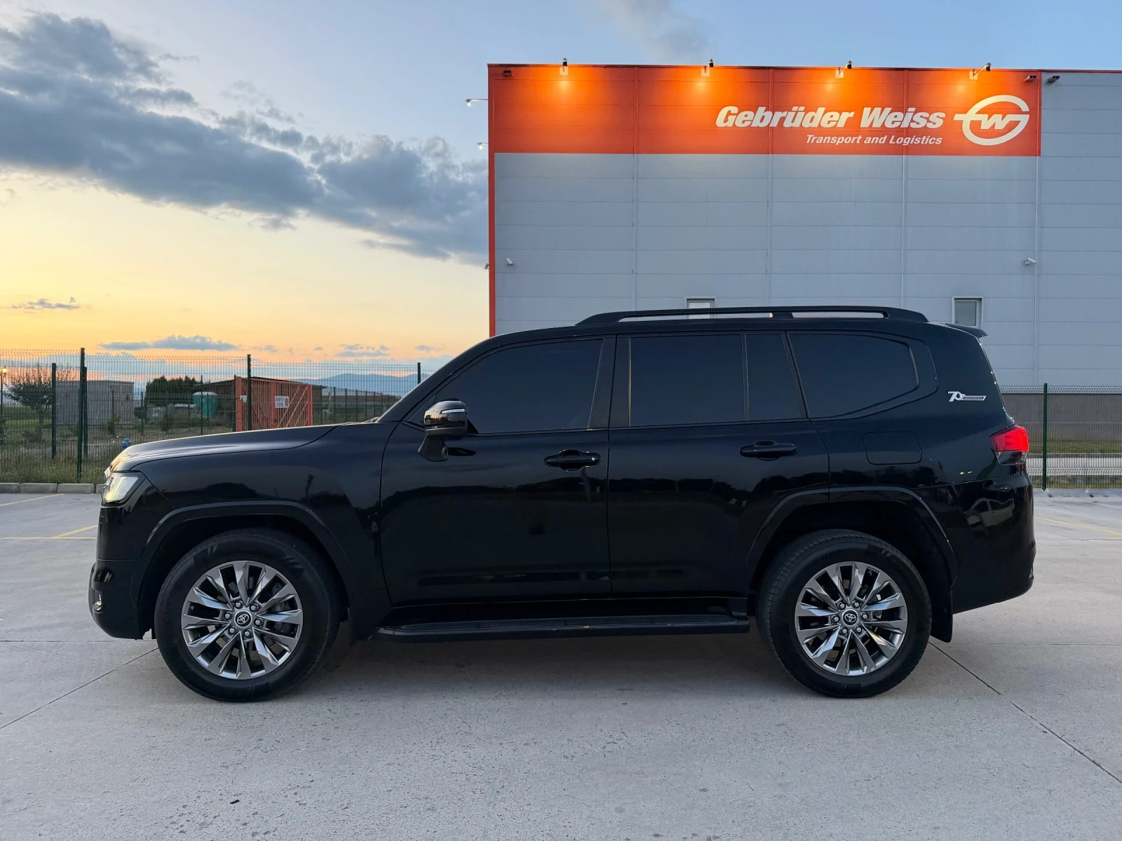 Toyota Land cruiser 300 V6 FULL 70 ANNIVERSARY, снимка 4 - Автомобили и джипове - 55225837