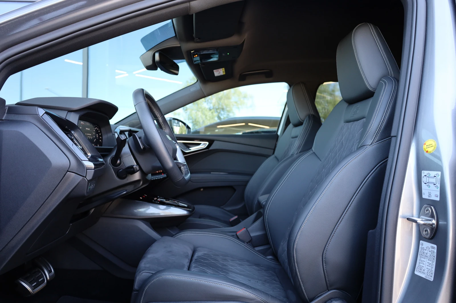 Audi Q4 * S-LINE* QUATTRO* RS* OLED LIGHTS* SONOS* , снимка 12 - Автомобили и джипове - 55241348