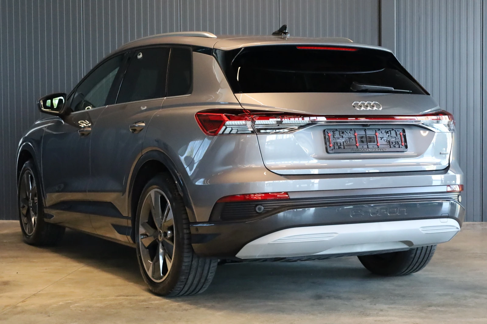 Audi Q4 * S-LINE* QUATTRO* RS* OLED LIGHTS* SONOS* , снимка 6 - Автомобили и джипове - 55241348