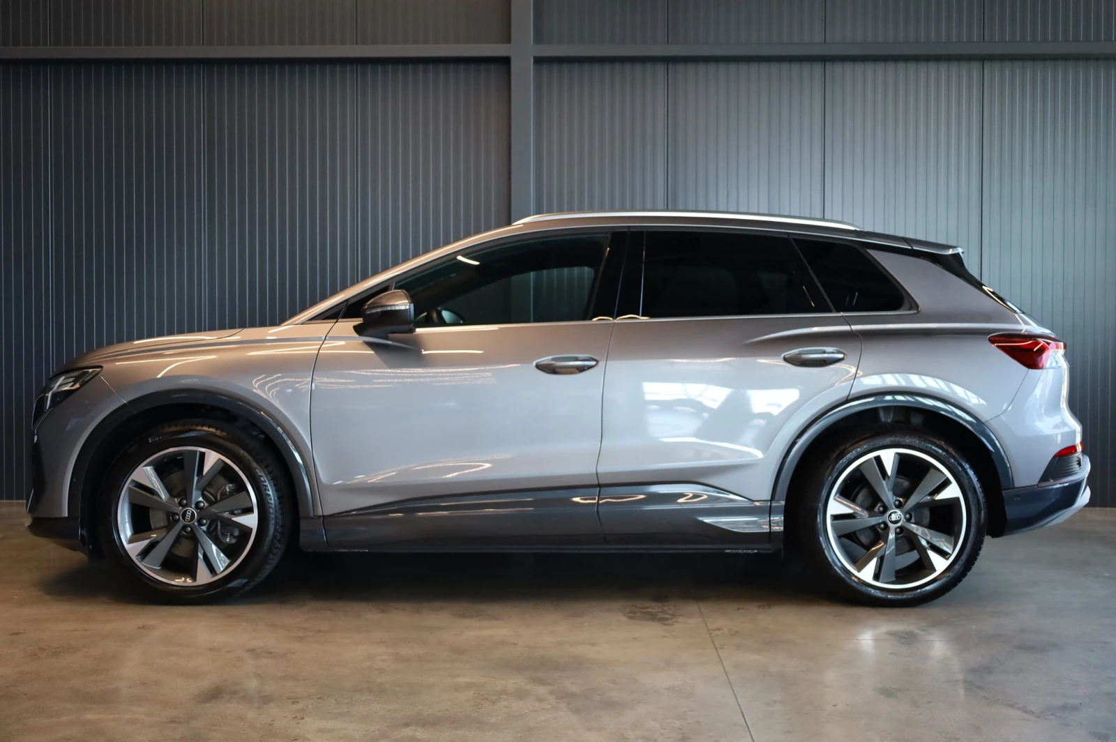 Audi Q4 * S-LINE* QUATTRO* RS* OLED LIGHTS* SONOS* , снимка 3 - Автомобили и джипове - 55241348