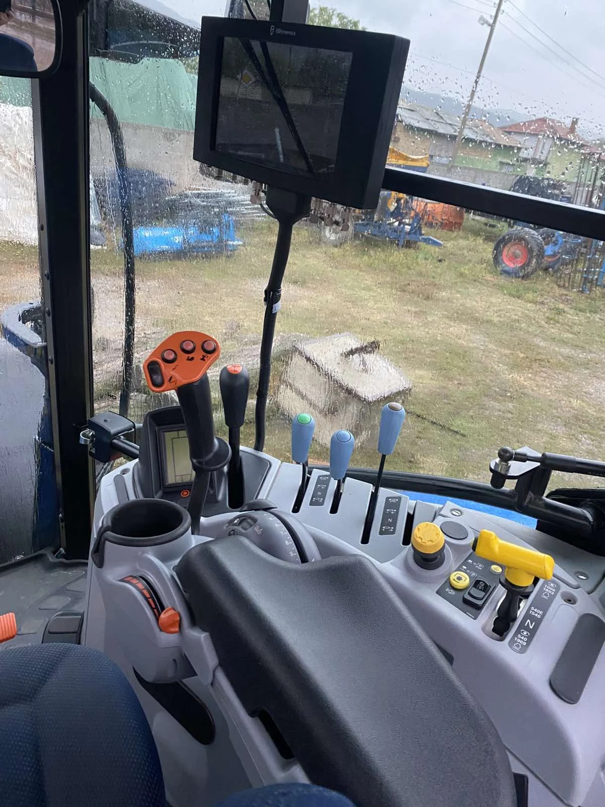 Трактор New Holland T6 180 лизинга с първоначална вноска 20% - изображение 8