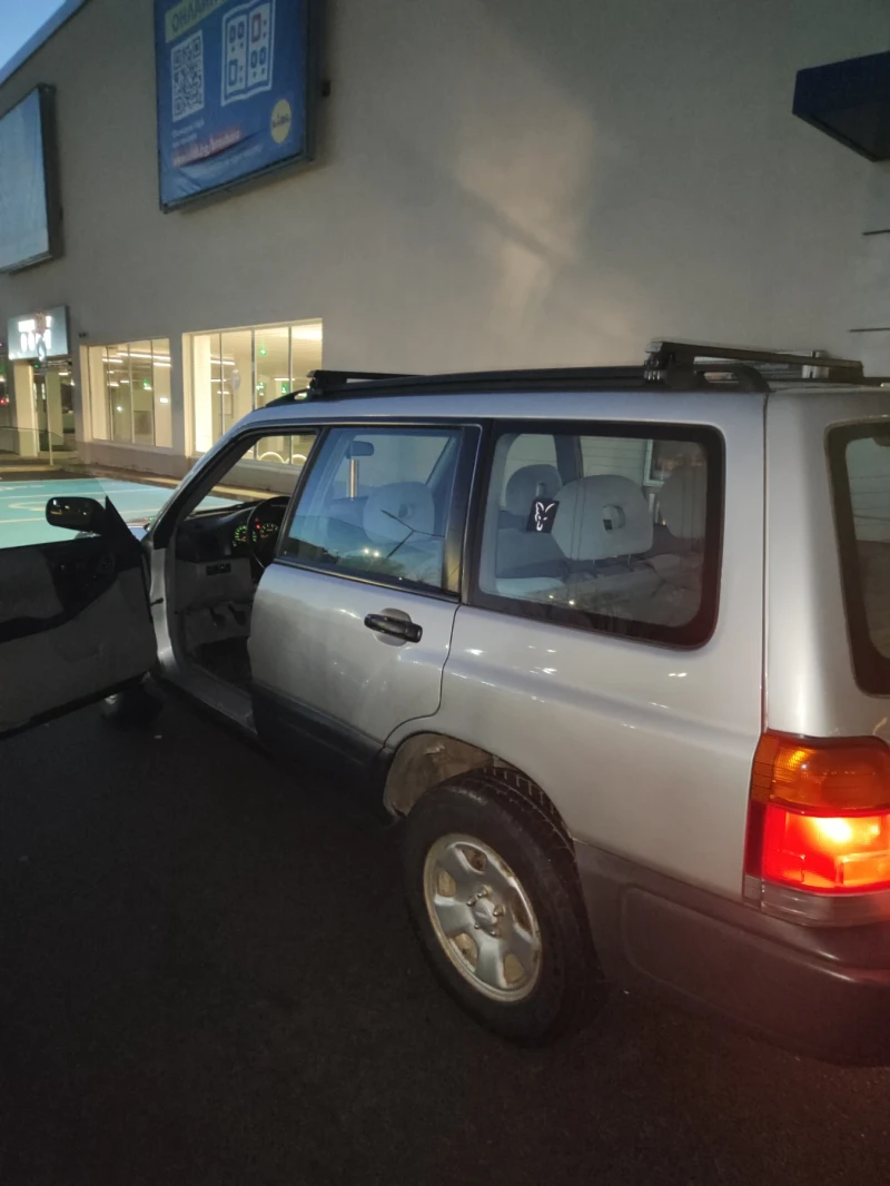 Subaru Forester, снимка 8 - Автомобили и джипове - 47573537