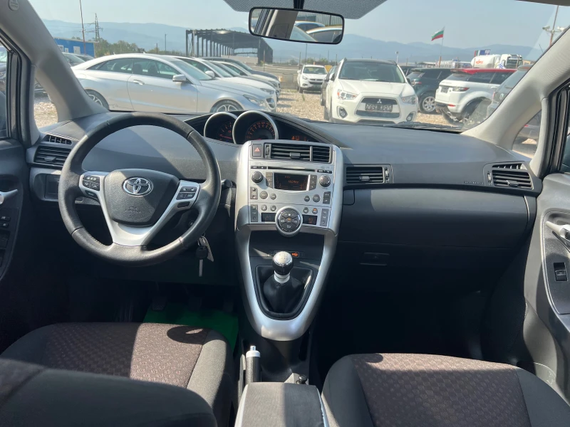 Toyota Verso 2.0 D4D, снимка 14 - Автомобили и джипове - 50324372