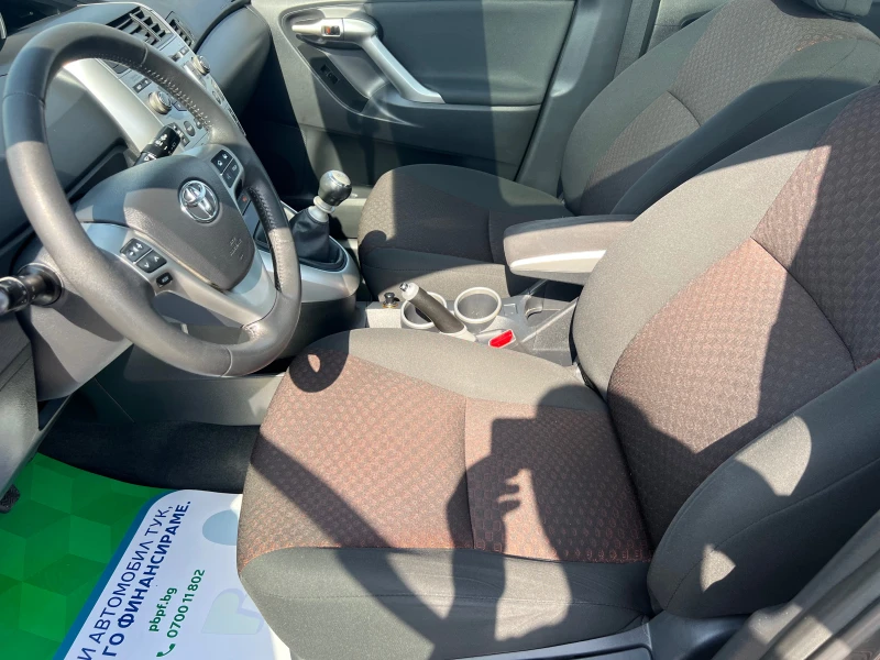 Toyota Verso 2.0 D4D, снимка 9 - Автомобили и джипове - 50324372