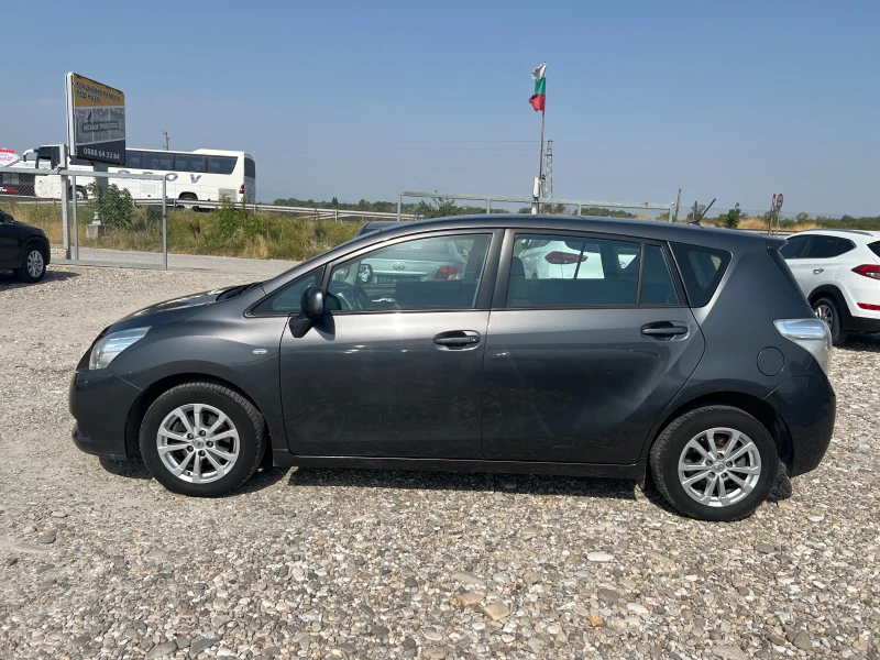 Toyota Verso 2.0 D4D, снимка 8 - Автомобили и джипове - 50324372