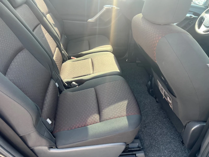 Toyota Verso 2.0 D4D, снимка 13 - Автомобили и джипове - 50324372