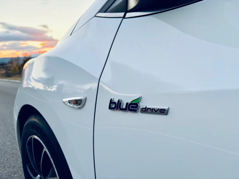 Hyundai I30  1.6 CRDI Blue Drive Автоматик, снимка 17 - Автомобили и джипове - 52900288