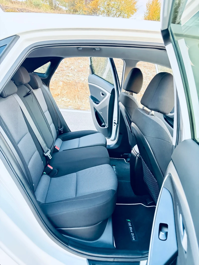 Hyundai I30  1.6 CRDI Blue Drive Автоматик, снимка 12 - Автомобили и джипове - 52900288