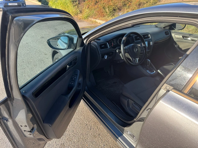 VW Jetta 1.6, снимка 5 - Автомобили и джипове - 53159579