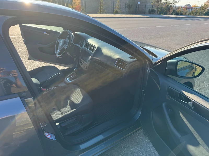 VW Jetta 1.6, снимка 8 - Автомобили и джипове - 53159579