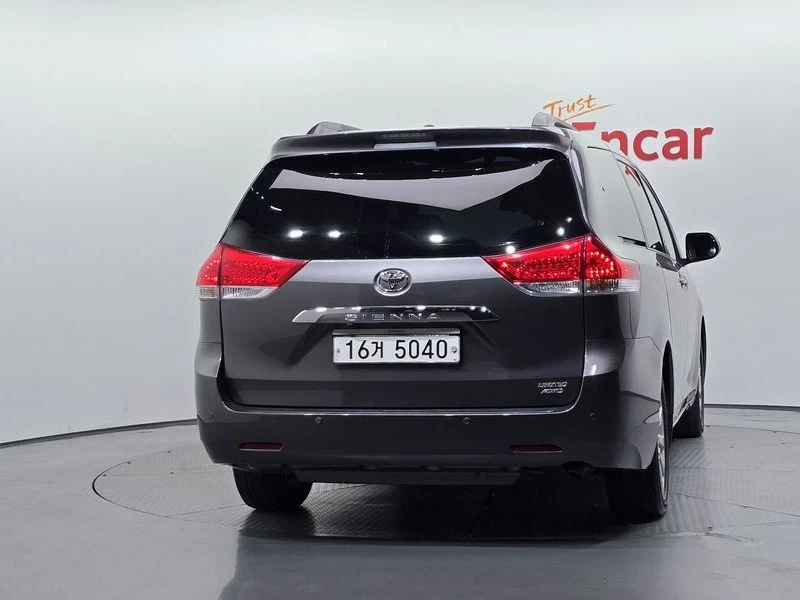Toyota Sienna 3.5 2GR Automatic, снимка 4 - Автомобили и джипове - 55662693