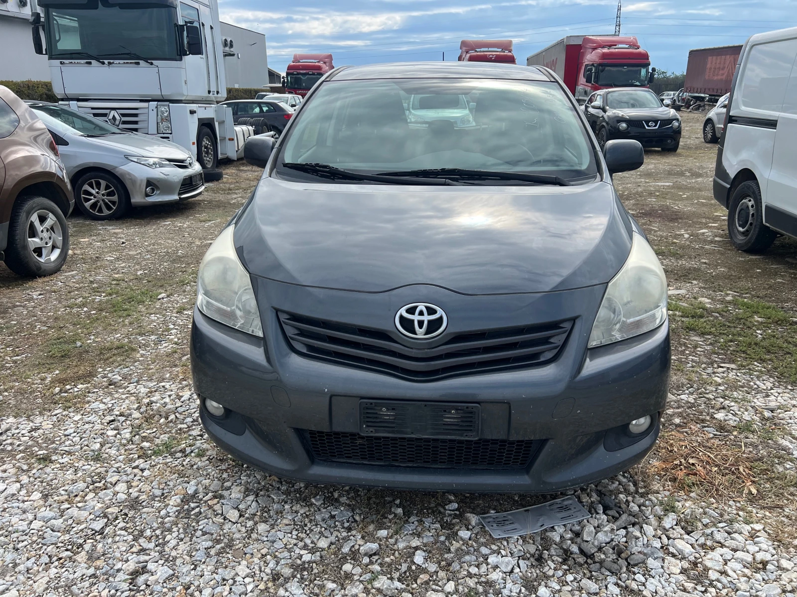 Toyota Verso 2.0 D4D - изображение 2