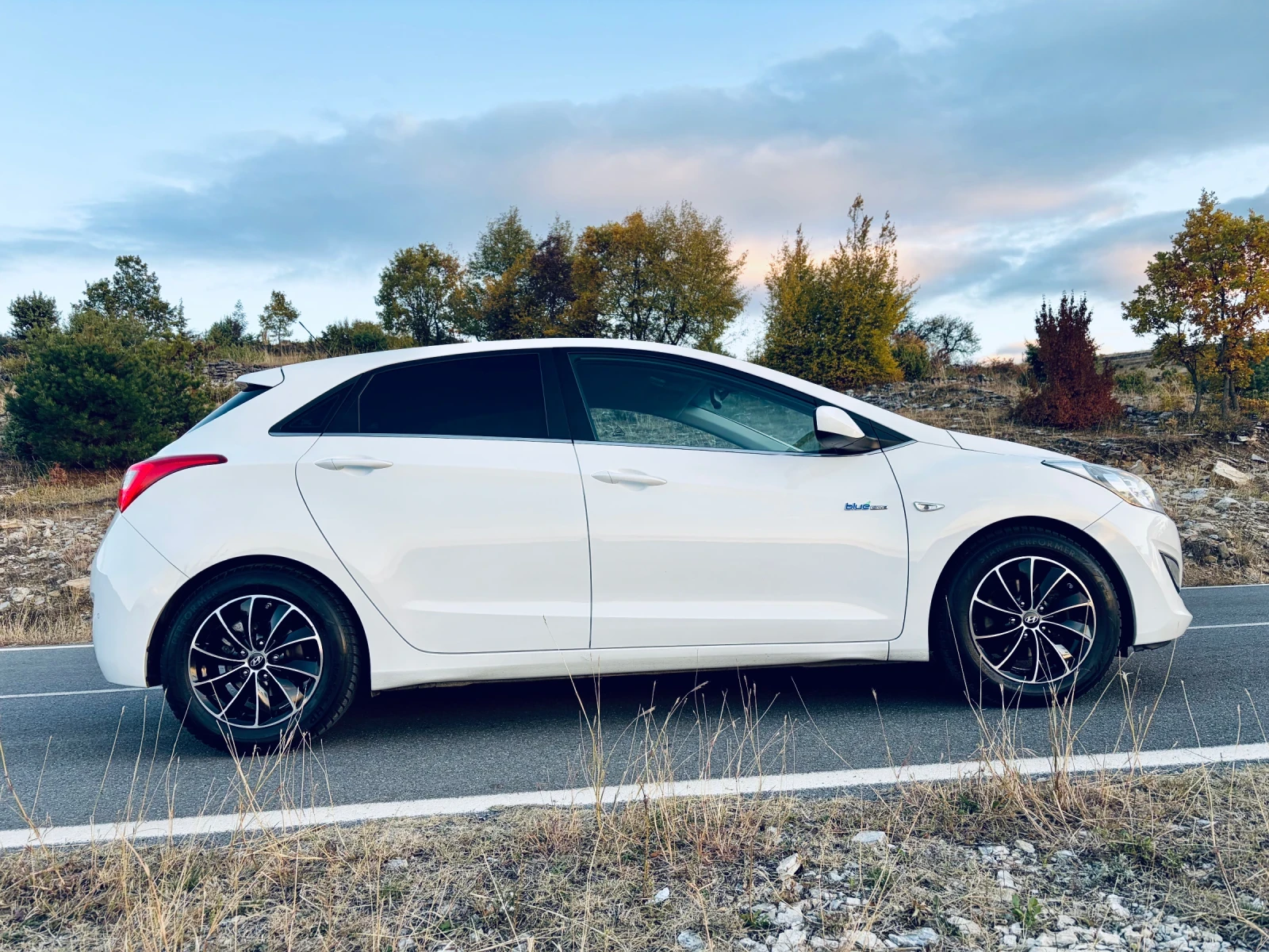 Hyundai I30  1.6 CRDI Blue Drive Автоматик - изображение 3