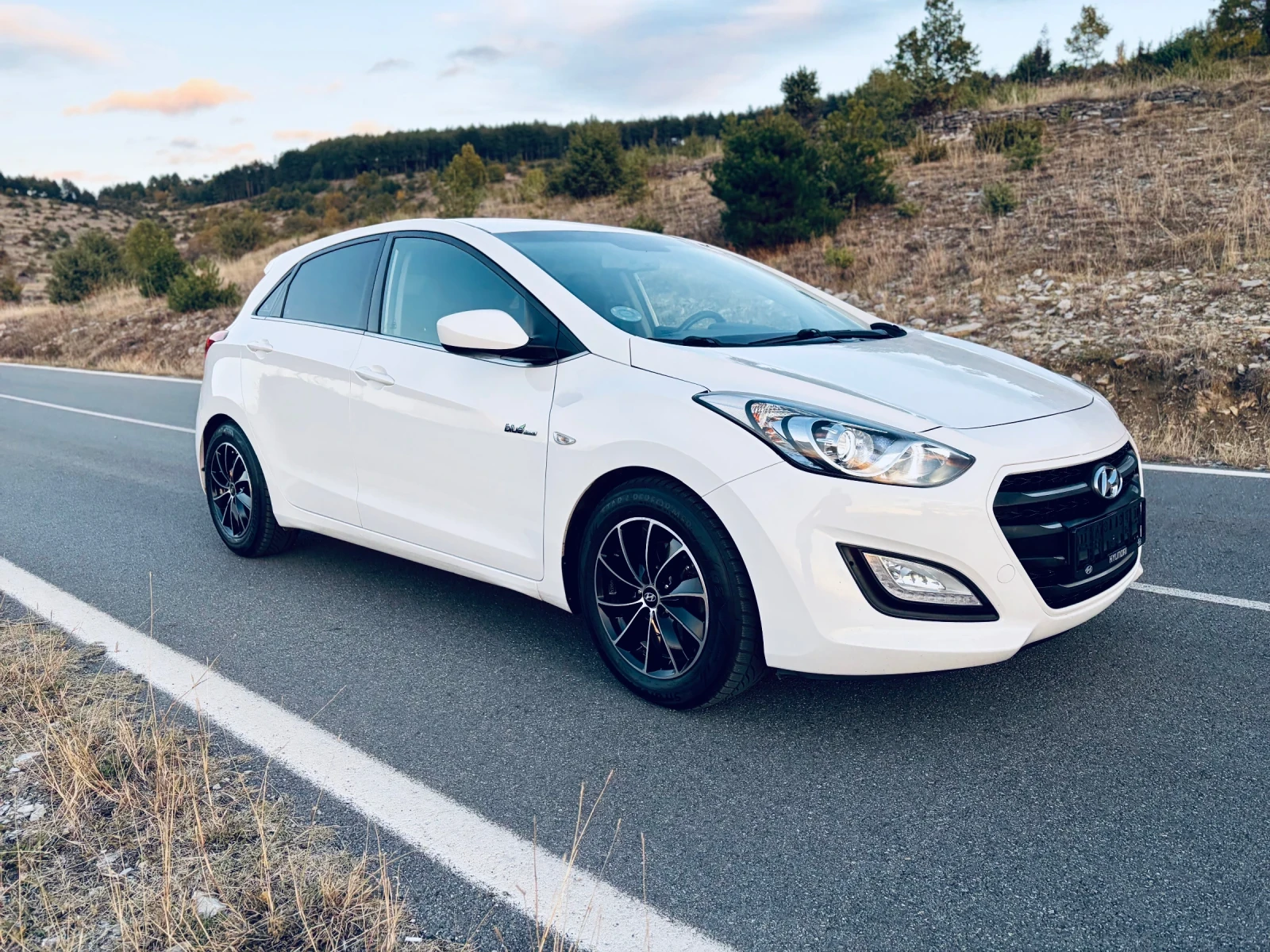 Hyundai I30  1.6 CRDI Blue Drive Автоматик - изображение 2