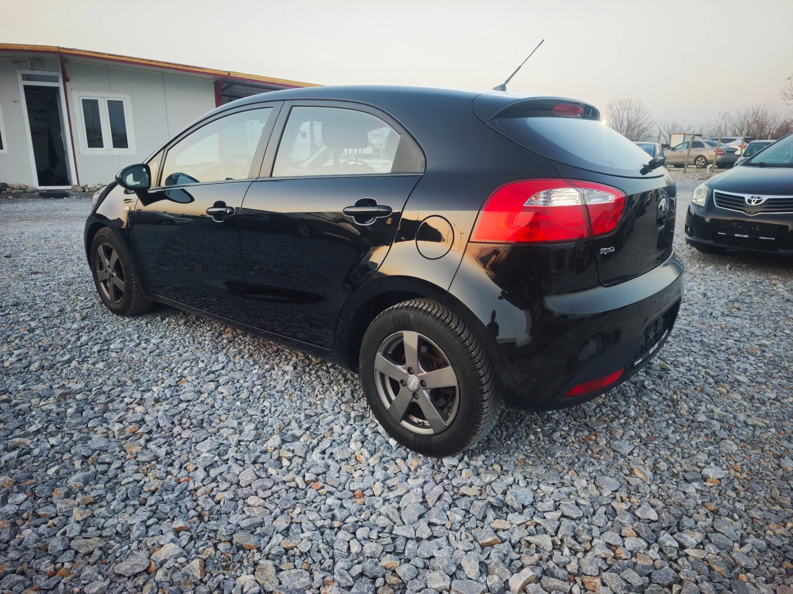 Kia Rio 1.4i , снимка 4 - Автомобили и джипове - 53872917