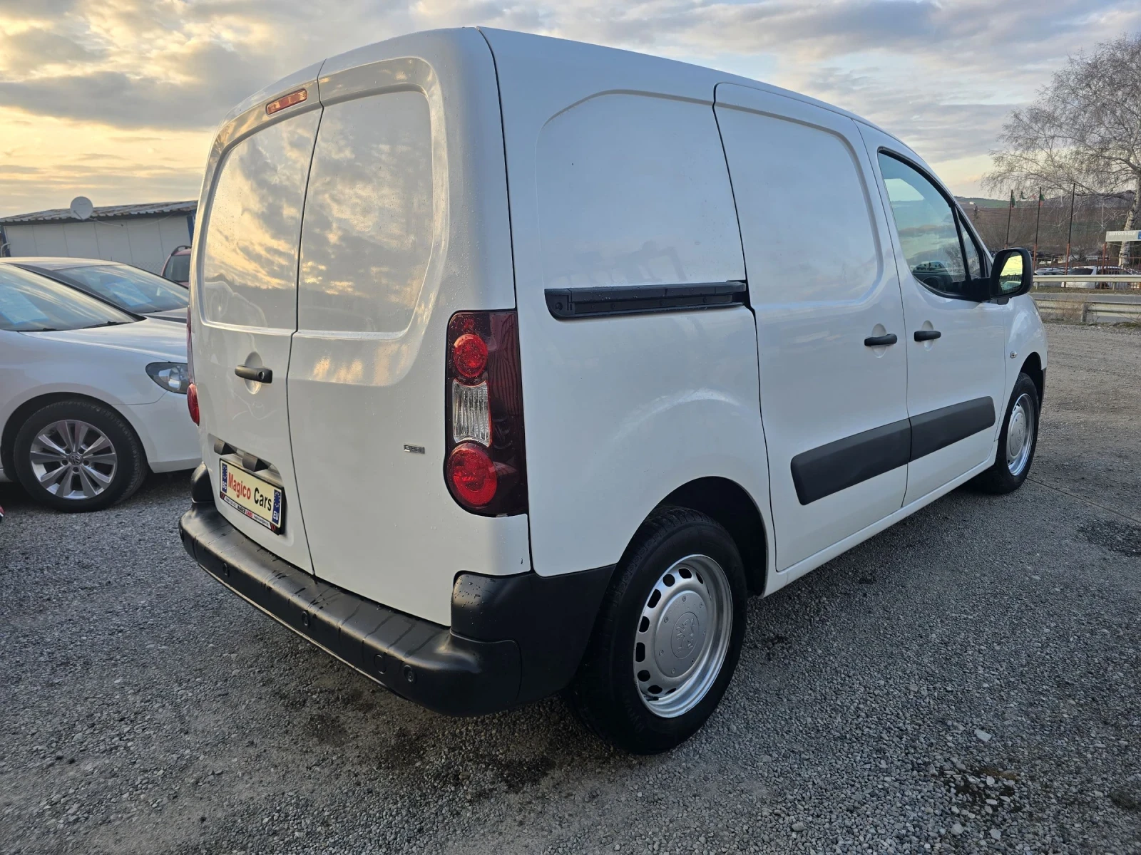 Peugeot Partner 1.6hdi AUTOMATIC, снимка 4 - Автомобили и джипове - 53977150