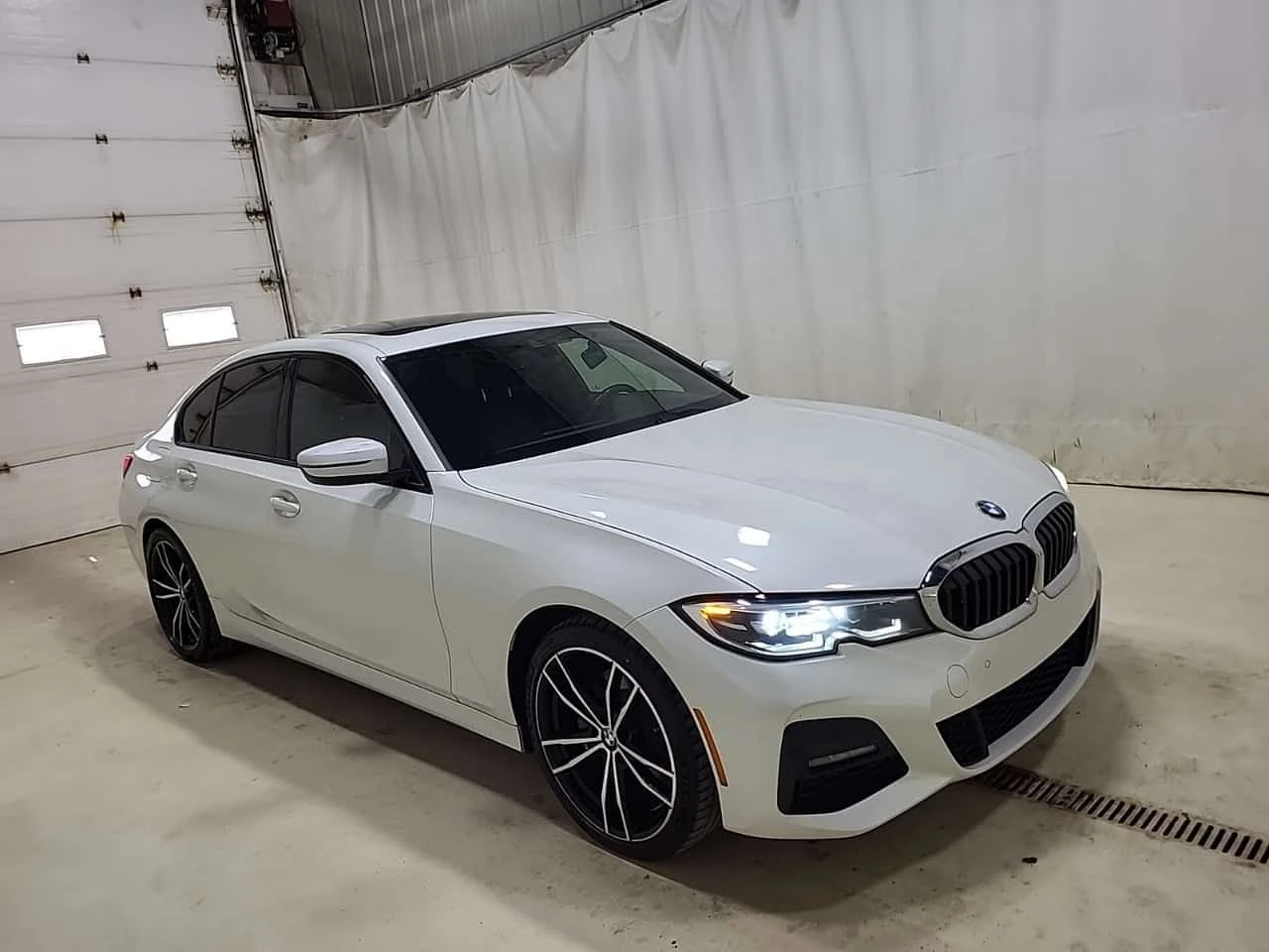 BMW 330 * XDRIVE * CARFAX * 2 КЛЮЧА * , снимка 2 - Автомобили и джипове - 54363761