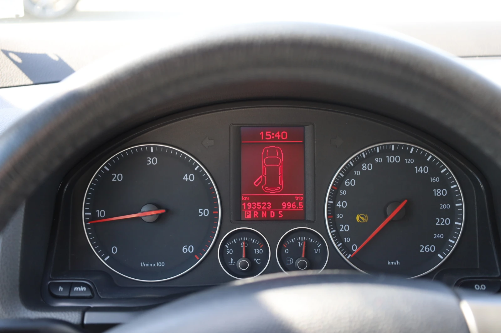 VW Golf 2.0 TDI, снимка 8 - Автомобили и джипове - 54369065