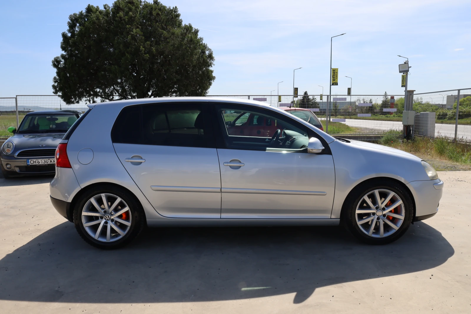 VW Golf 2.0 TDI, снимка 3 - Автомобили и джипове - 54369065