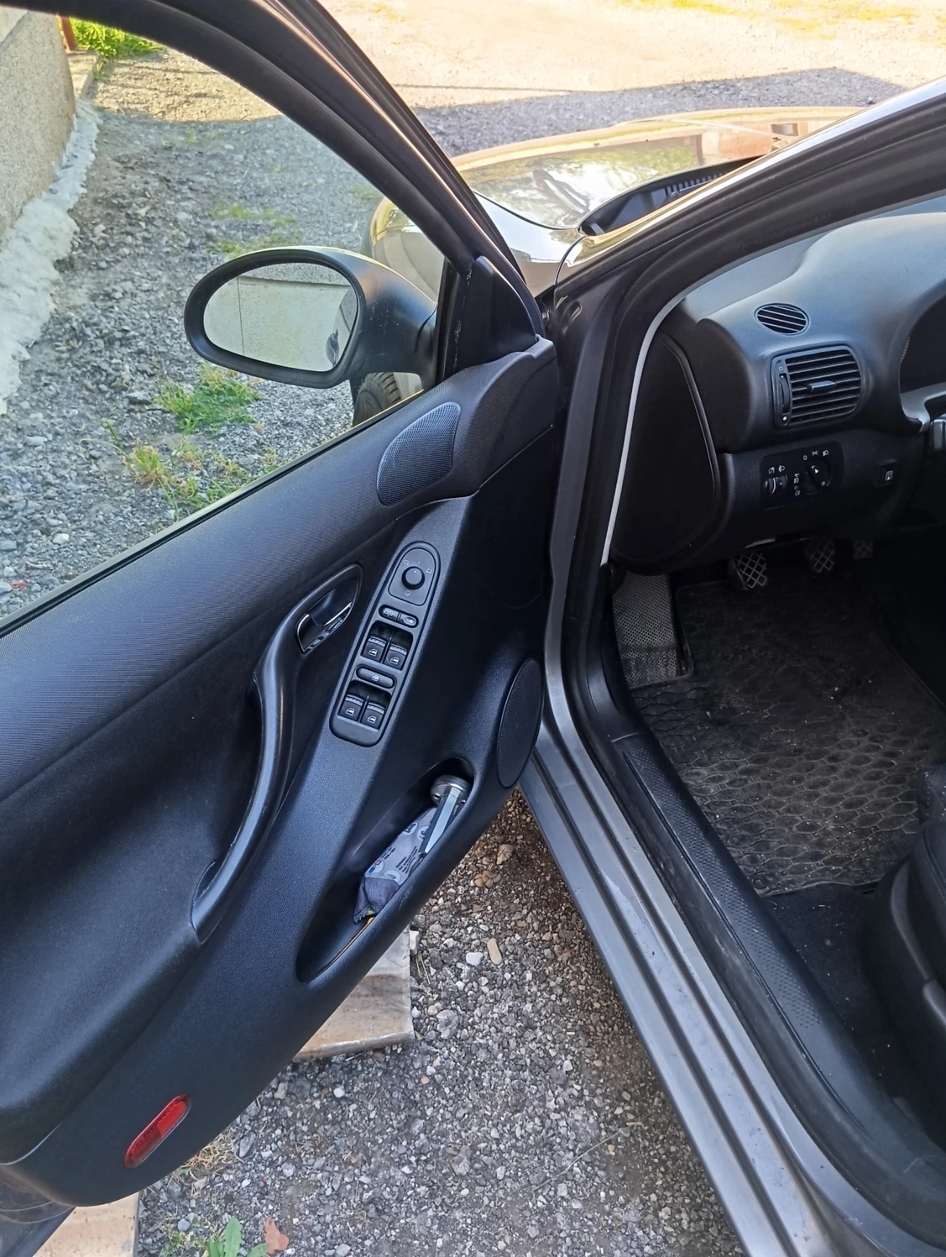 Seat Leon, снимка 12 - Автомобили и джипове - 54428982