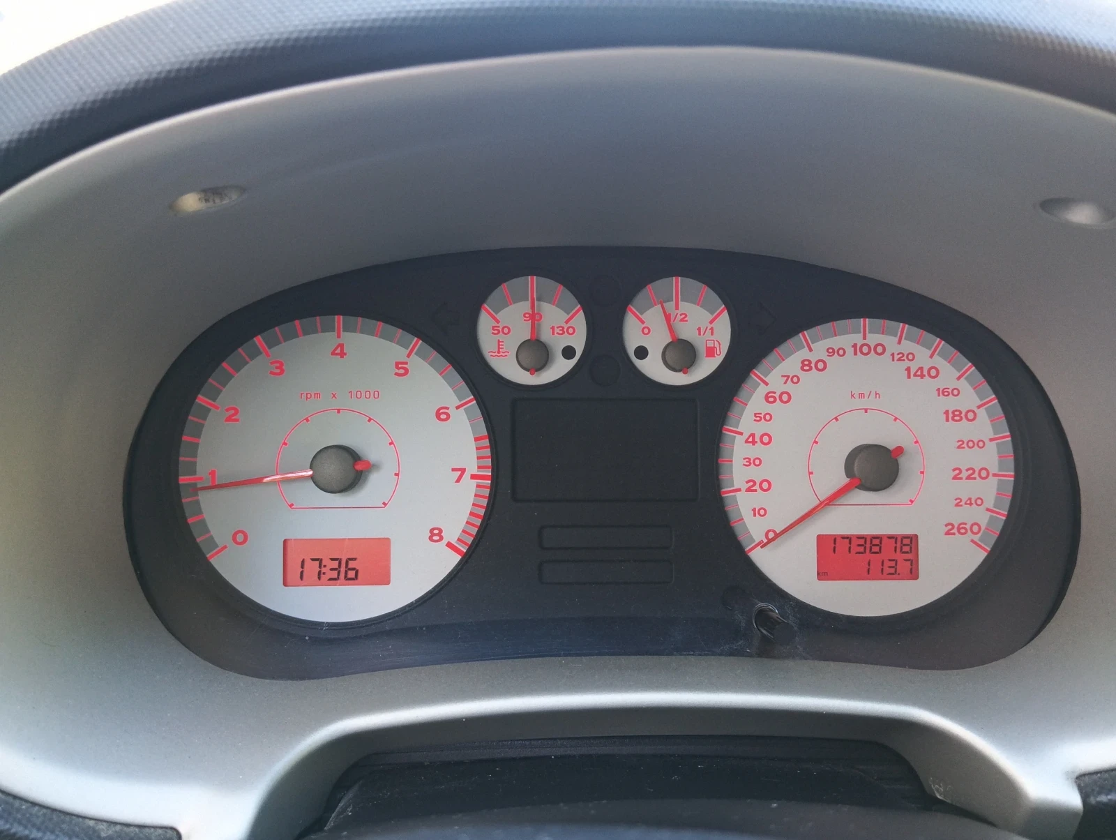 Seat Leon, снимка 9 - Автомобили и джипове - 54428982