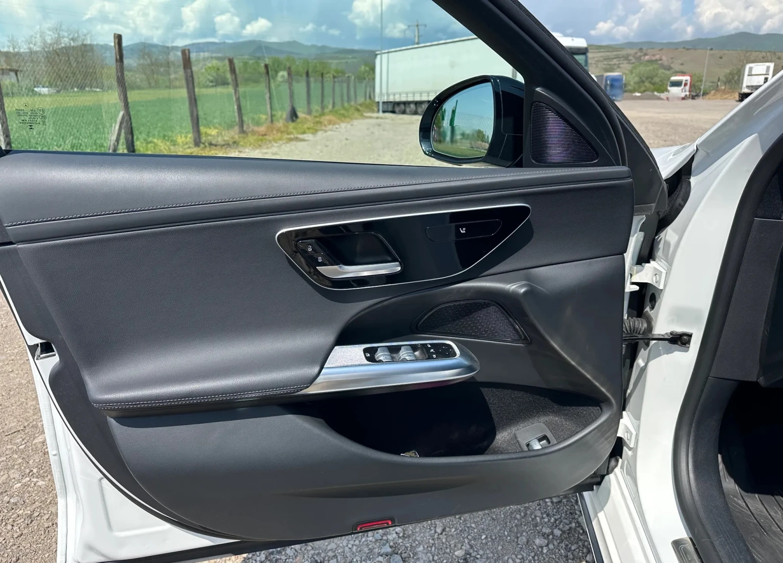 Mercedes-Benz E 200 AMG Line, снимка 4 - Автомобили и джипове - 54508894