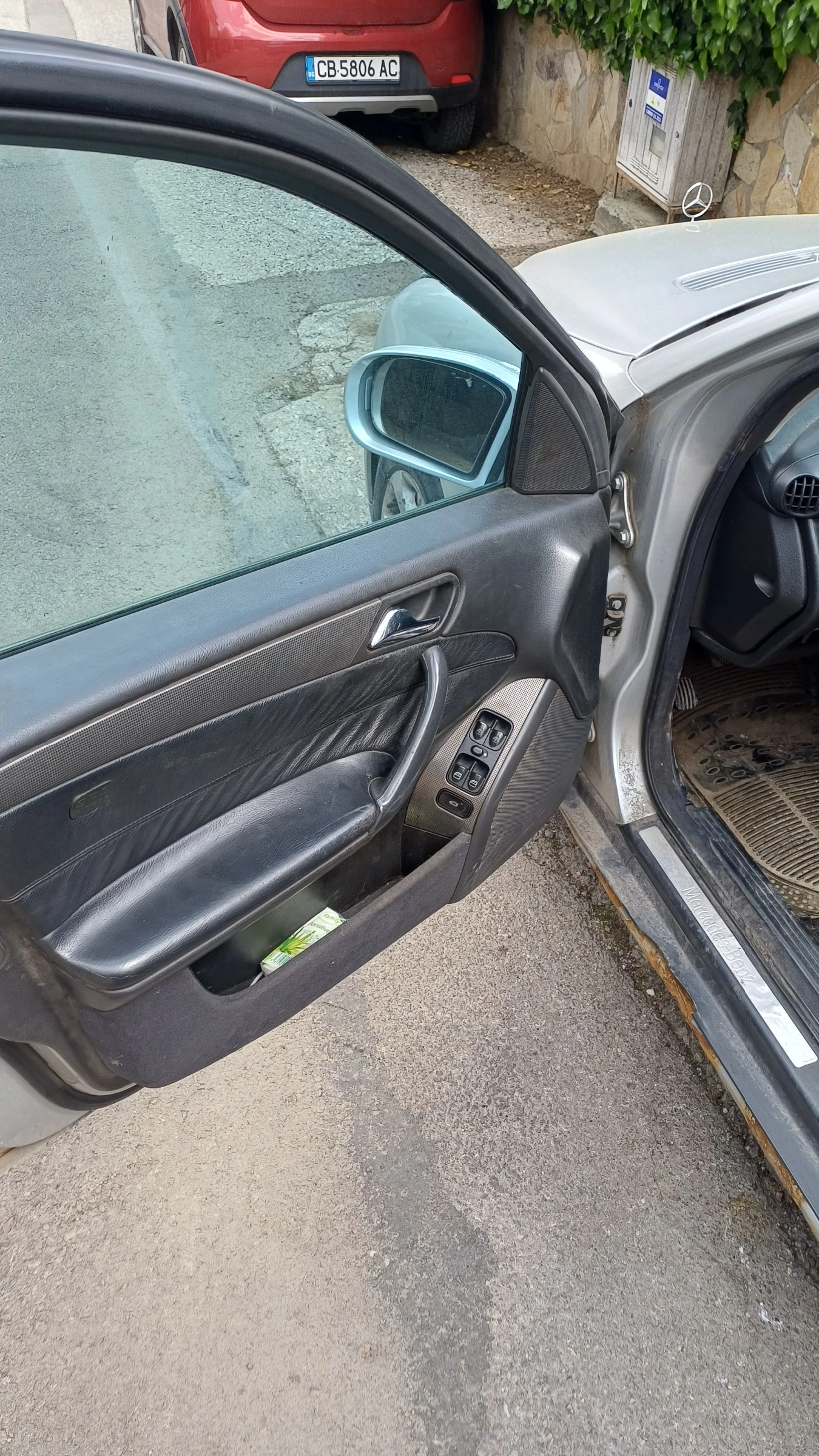 Mercedes-Benz C 220, снимка 6 - Автомобили и джипове - 54574553