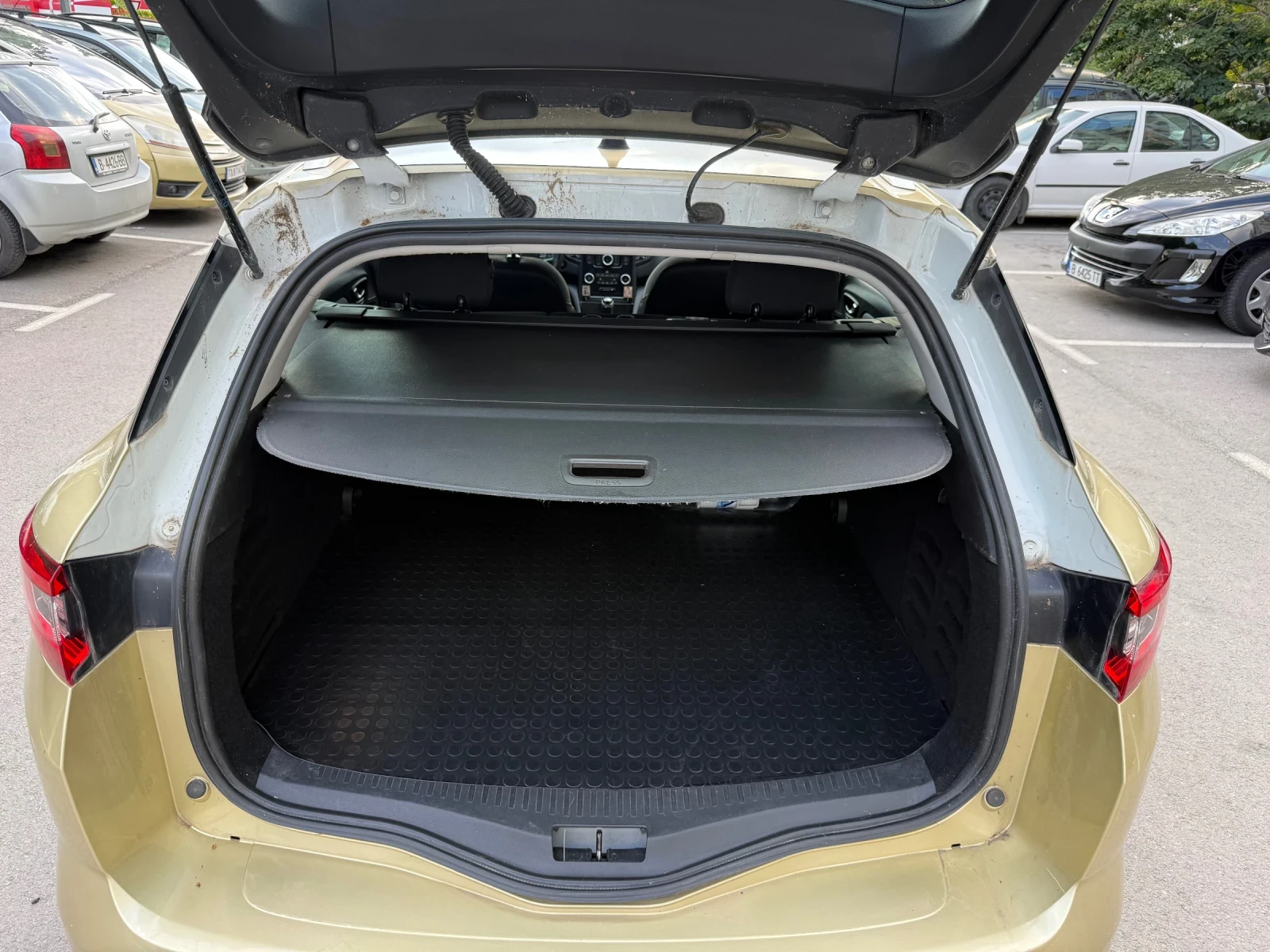 Renault Megane 1.5 DCI, снимка 5 - Автомобили и джипове - 55409162