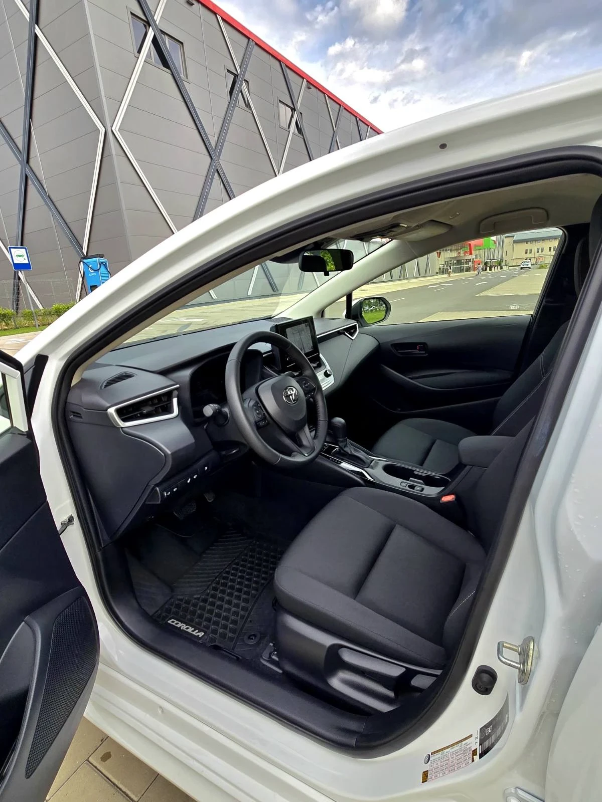 Toyota Corolla 1.8  AWD , снимка 16 - Автомобили и джипове - 55621375